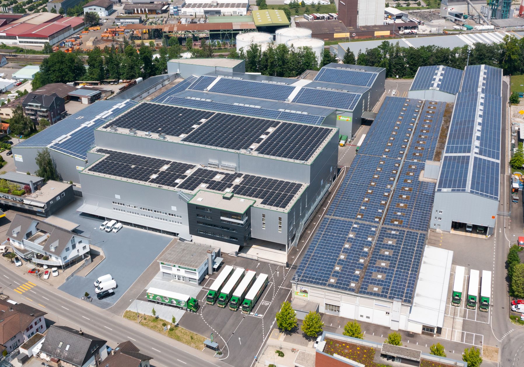holenstein-neubau-logistik-pv-anlage-bearbeitet.jpg